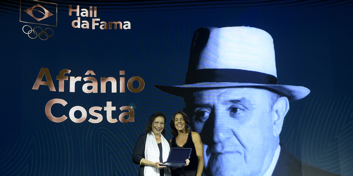2025.05.13 - Hall da Fama do COB 2025  - Copacabana Palace - Copacaban/aRJ - Na foto: os homenageados Cristina Ferraz, Representante de Afranio Costa (Tiro Esportivo), Jackie Silva e Felipe Wu -  Foto: Alexandre Loureiro/COB @alexandreloureiroimagens