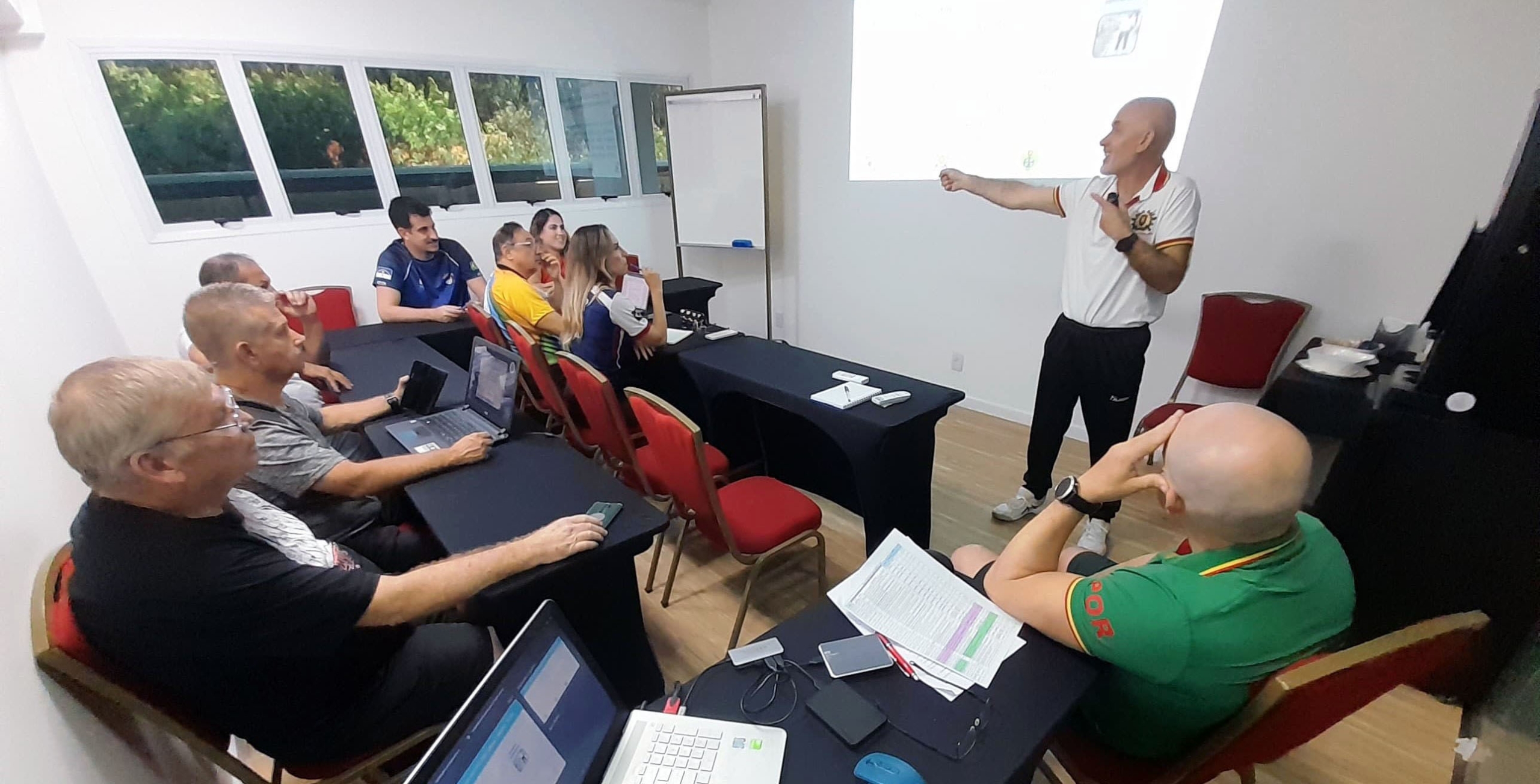 Curso de Capacitação de Técnicos em Carabina e Pistola