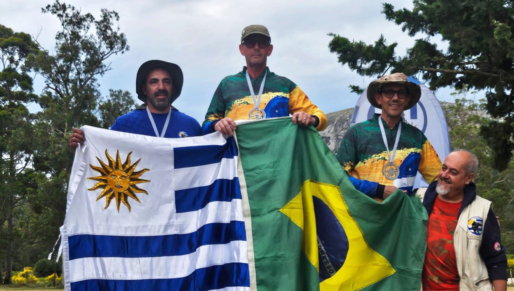 Dobradinha brasileira no podio com os irmaos Eliandro e Evandro