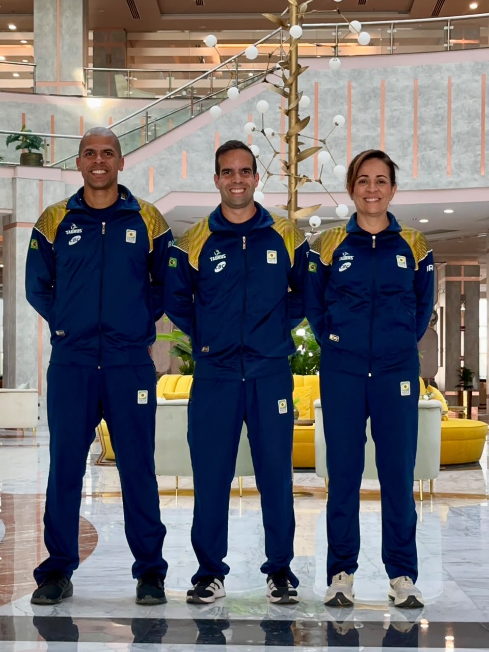 Edu Sampaio, chefe de equipe Luis Eduardo Oliveira e Tatiana - Copa do Mundo do Cairo 2026