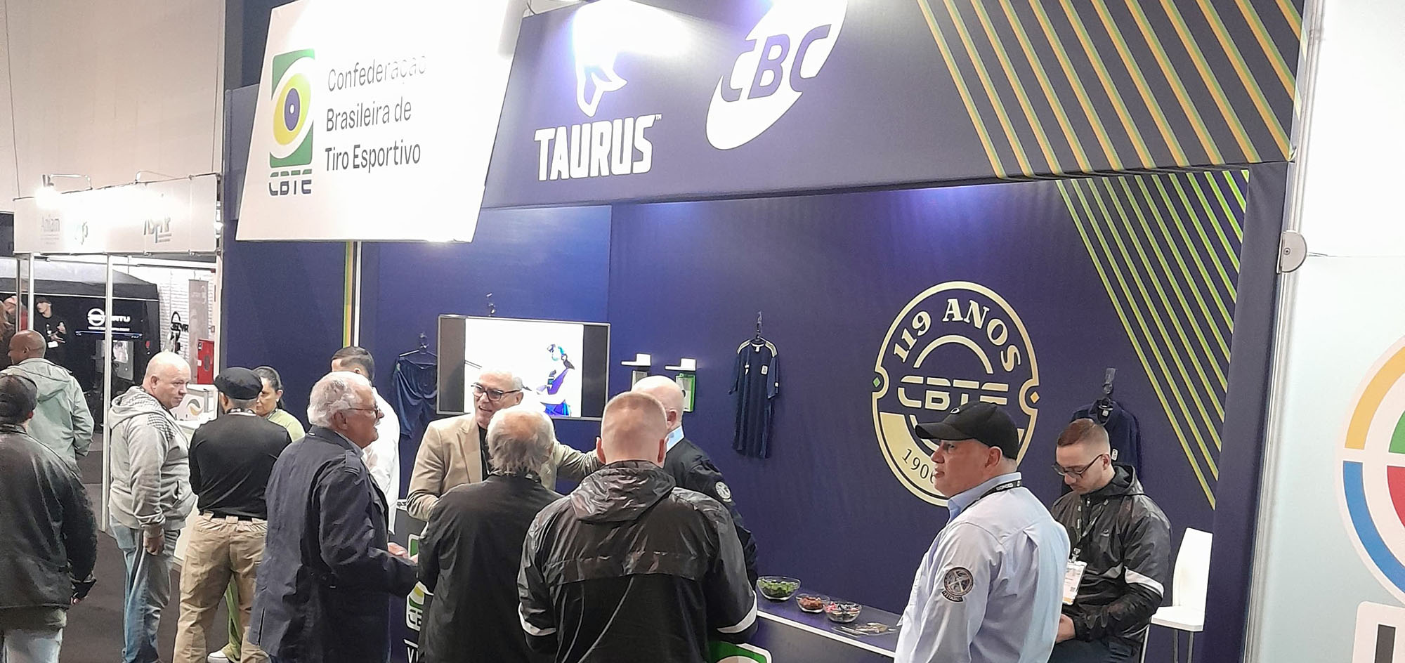 Estande da CBTE na Shot Fair Brasil 2025