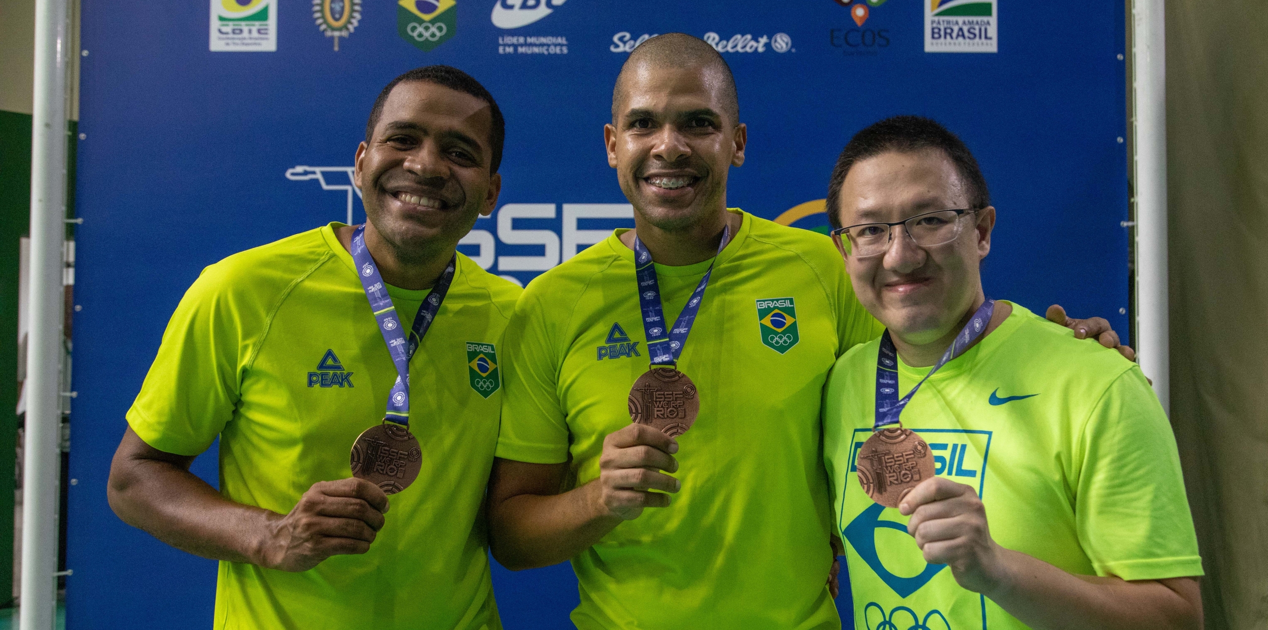 Roberto, Chateaubrian e Wu comemoram o bronze na Copa do Mundo de 2022