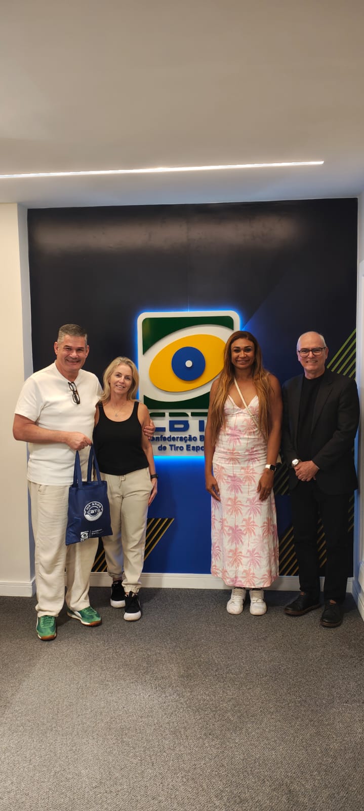 Wlamir CBAT e esposa Luciane e Iziane Marques -Secretária Nacional de Excelência Esportiva WhatsApp Image 2026-05-18 at 18.42.47 Wlamir CBAT e esposa Luciane e Iziane Marques -Secretária Nacional de Excelência Esportiva WhatsApp Image 2026-05-18 at 18.42.47